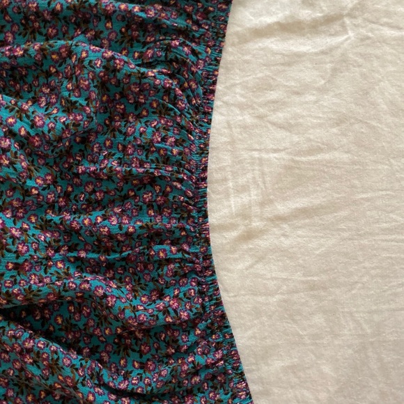 Flowy Floral Crop Top - Picture 3 of 3